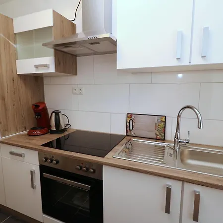 Kompass A 404 3* 에센